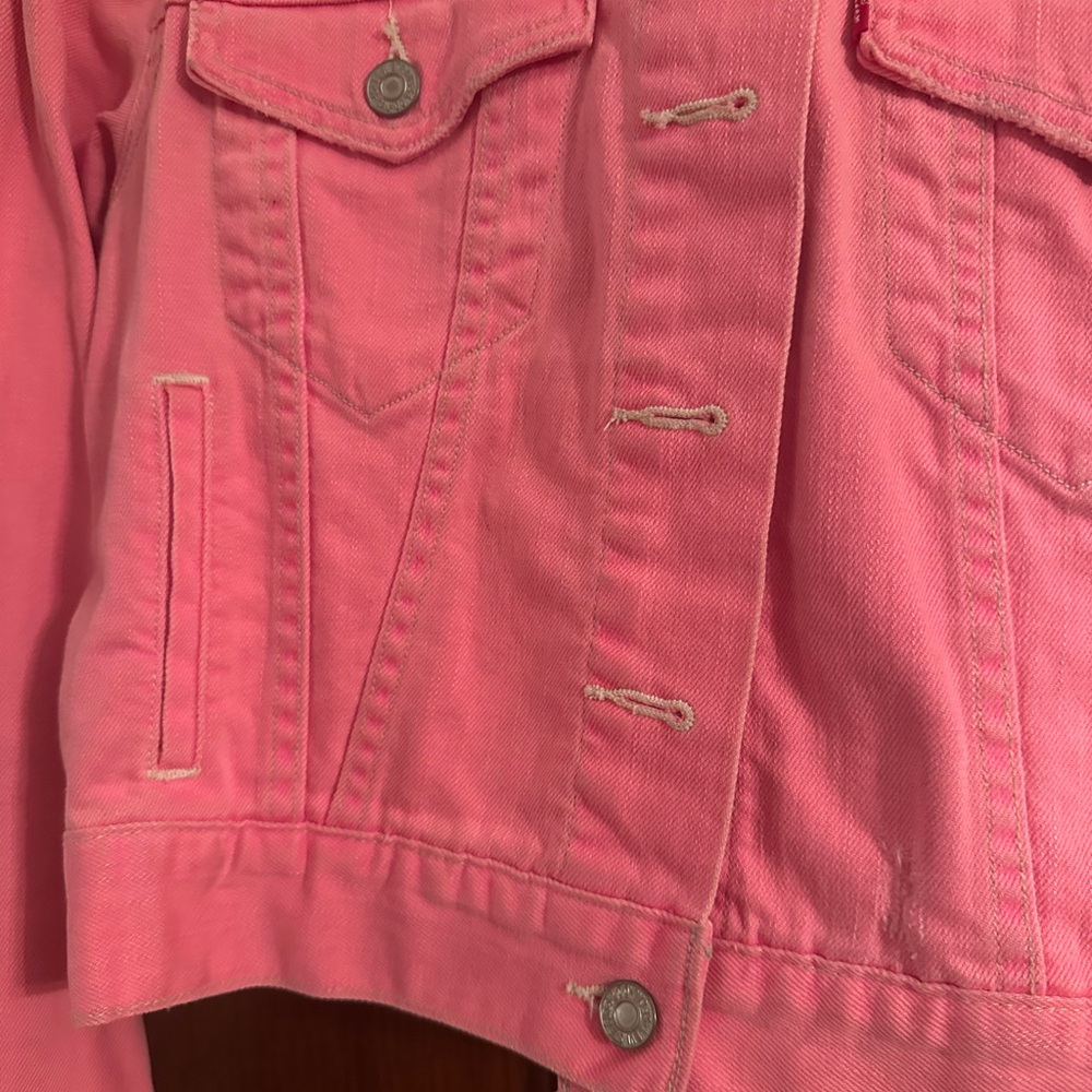 EUC Levi’s cropped denim distressed trucker’s jacket - Picture 3 of 11